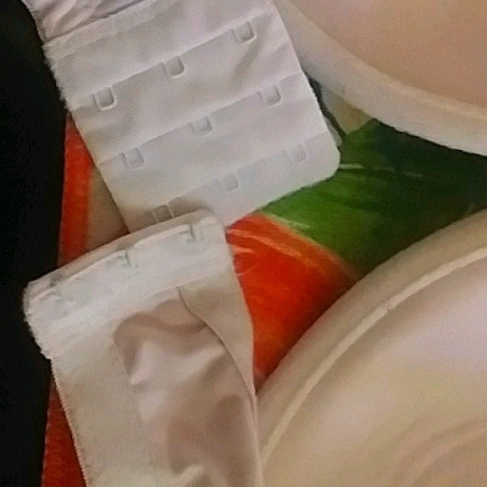 44DD under wire bra - Picture 4 of 5